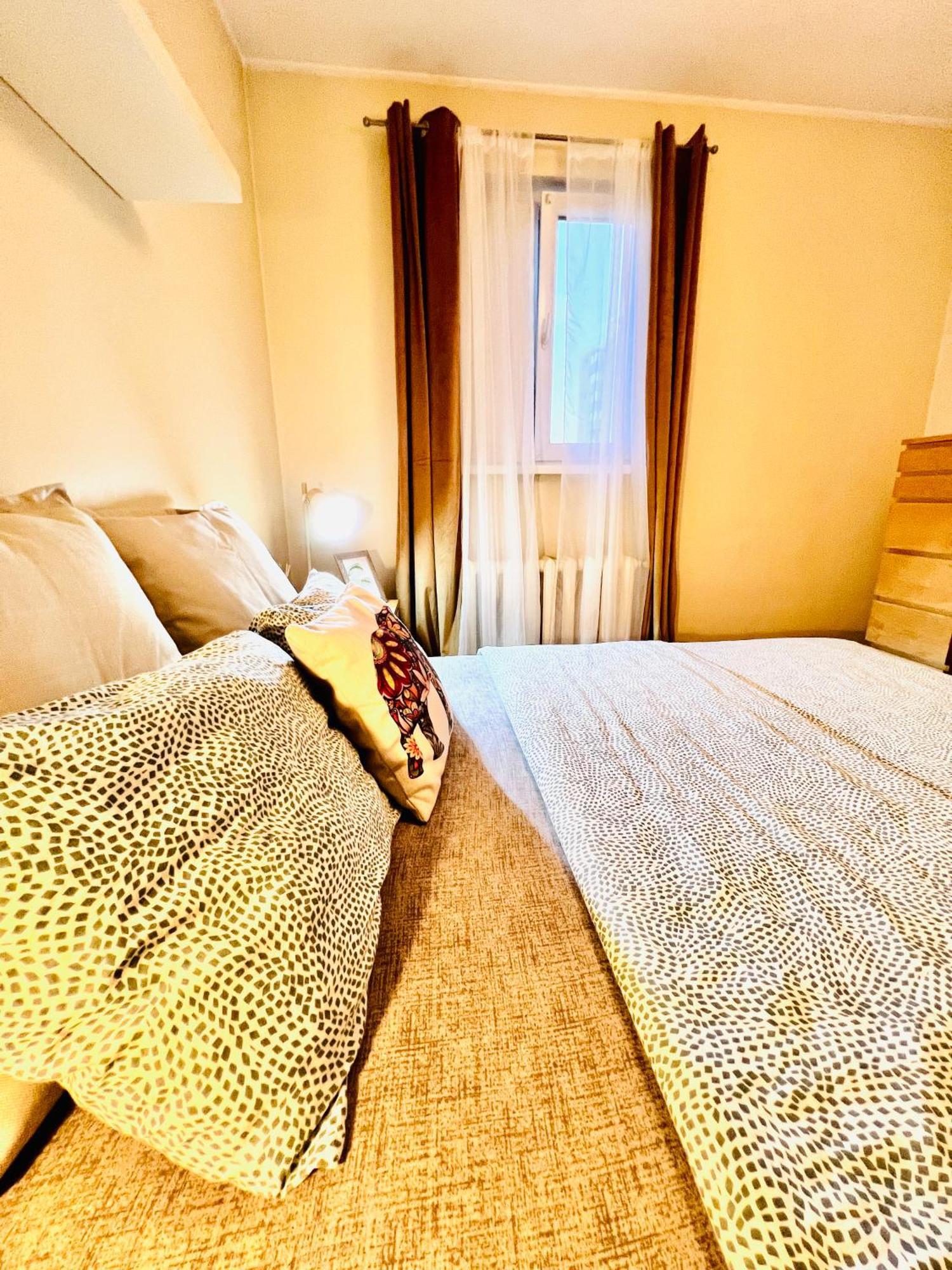 Boulevard Rose Apartment อัลบายูเลีย ภายนอก รูปภาพ